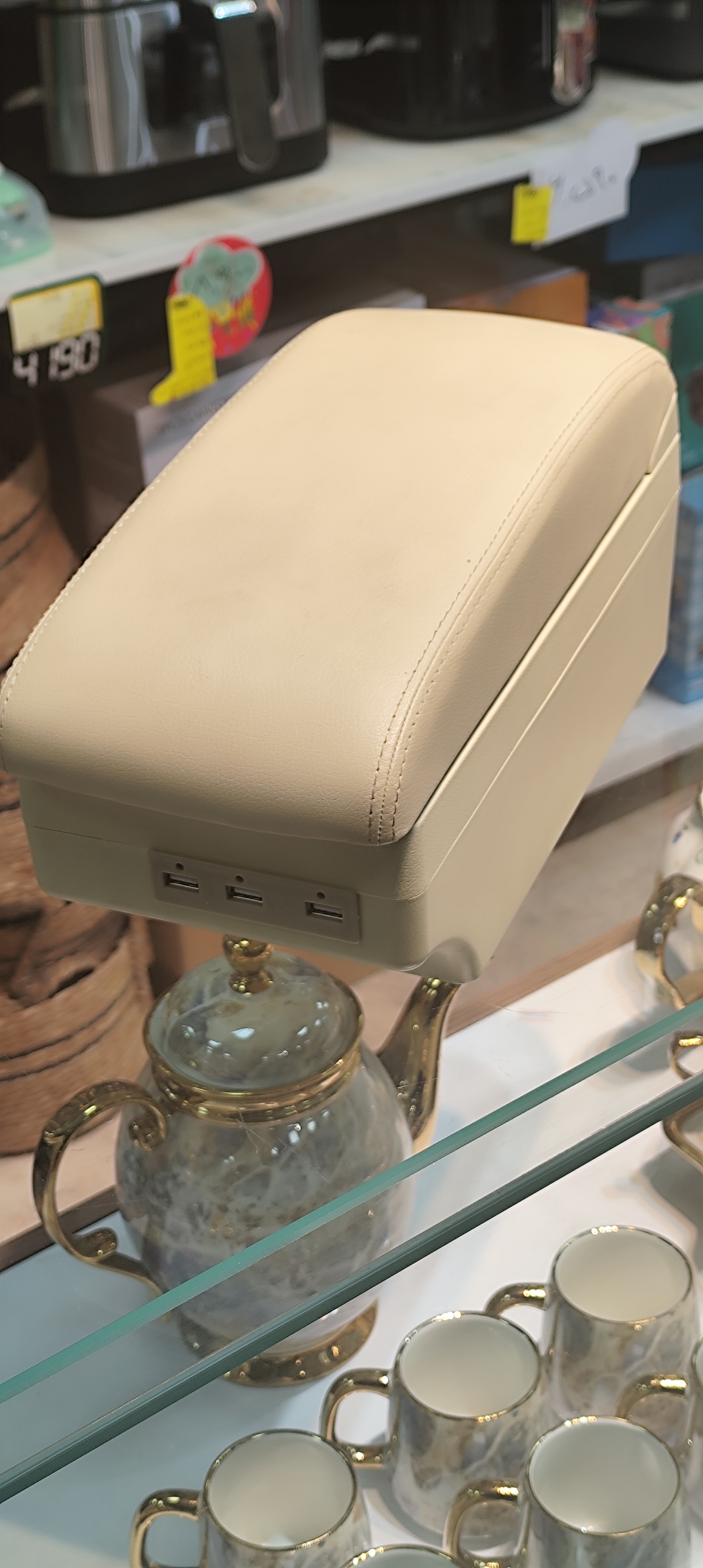 کنسول وارداتی مناسب انواع خودرو همراه با جالیوانی و پورت usb