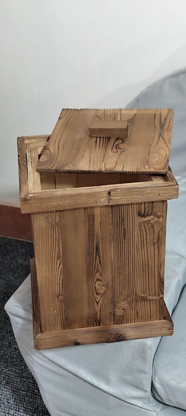 باکس چوبی درب دار