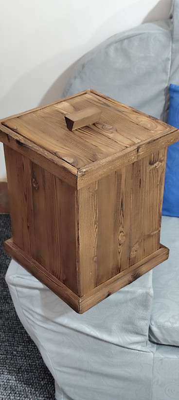 باکس چوبی درب دار